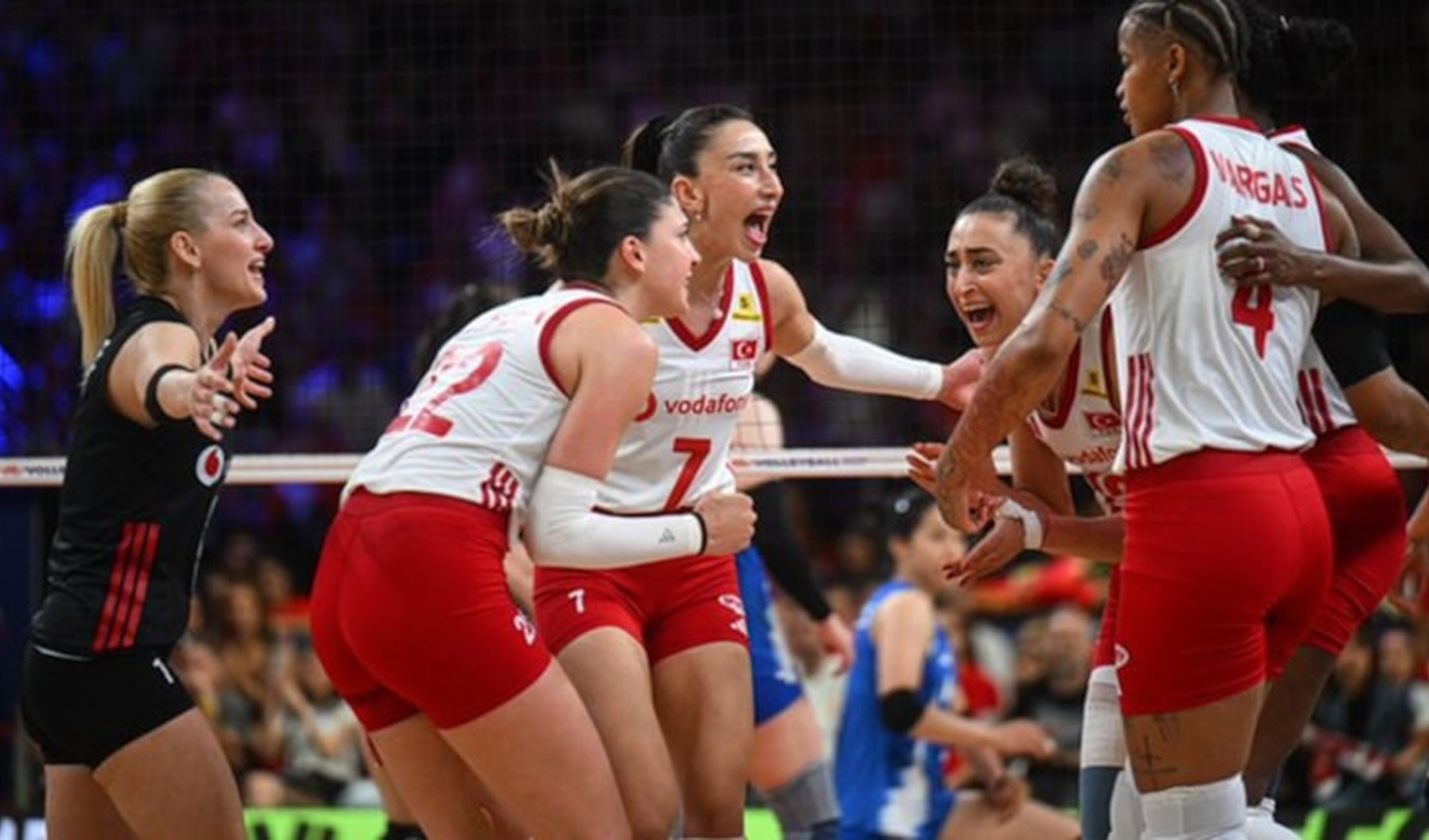 Filenin Sultanları Çin engelini muhteşem bir geri dönüşle geçti