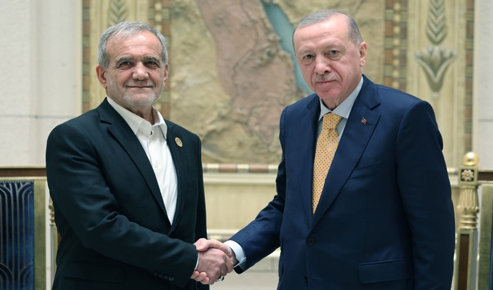 Cumhurbaşkanı Erdoğan, Pezeşkiyan ile görüşme gerçekleştirdi