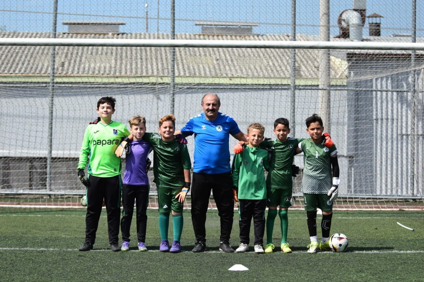 62 yaşındaki ismi kaleci transferi sandılar, sosyal medya karıştı