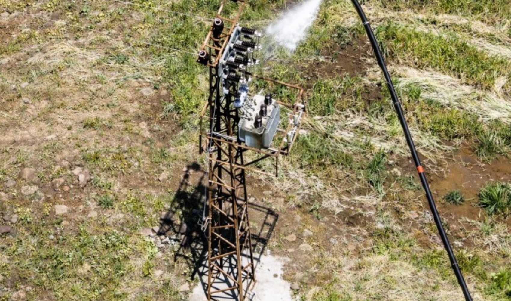 Viranşehir’de kaçak elektrik vurgunu dron denetimine takıldı