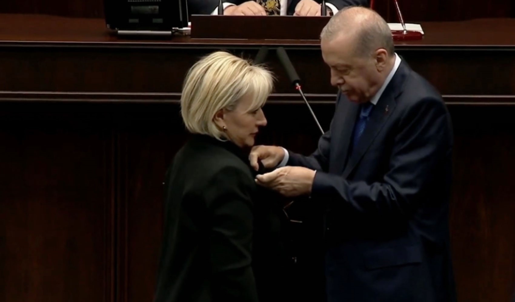 CHP'li Torun'dan Nimet Özdemir'in AKP'ye katılışının perde arkası: Mecburiyetten diyorsa...