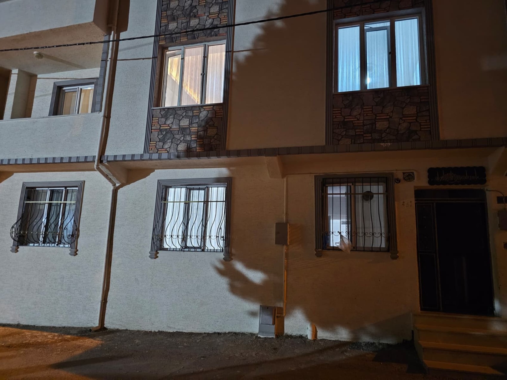 Saldırıya uğrayan genç kadın evine 100 metre kala kaçırıldı