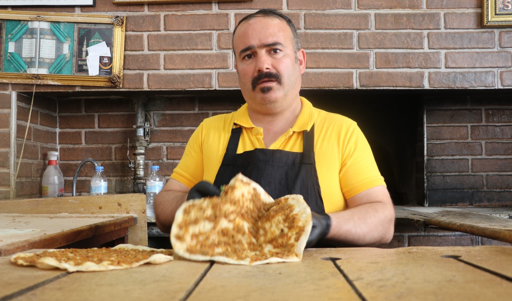 Ucuza lahmacun sattığı için şikayet edilen esnaf