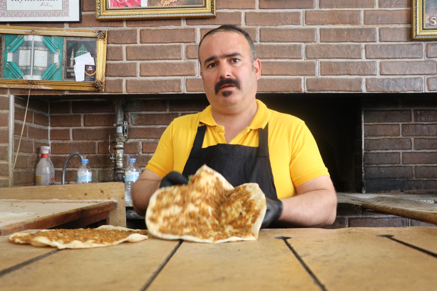 Ucuza lahmacun sattığı için şikayet edilen esnaf: 'Yüzde 15 karla satıyorum'