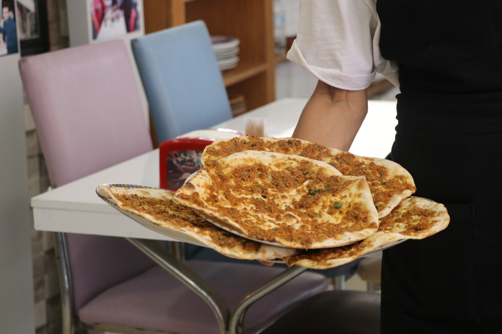 Ucuza lahmacun sattığı için şikayet edilen esnaf: 'Yüzde 15 karla satıyorum'
