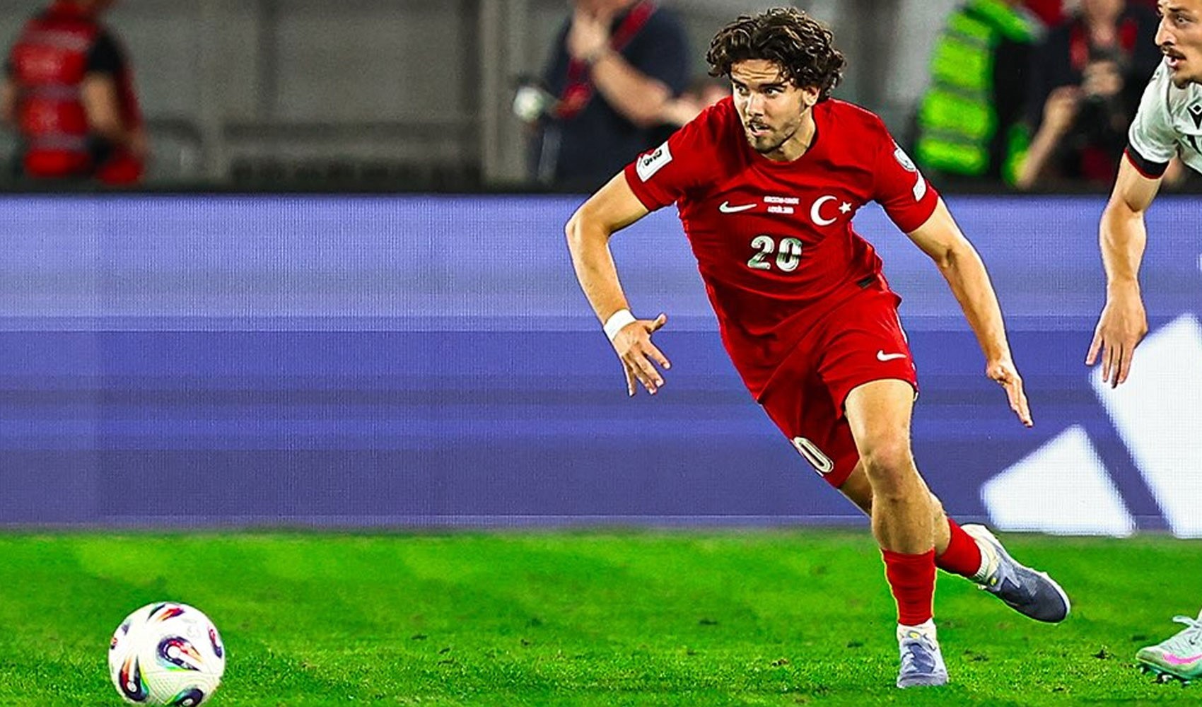 Ferdi Kadıoğlu'nun otel siparişi sosyal medyada gündem oldu