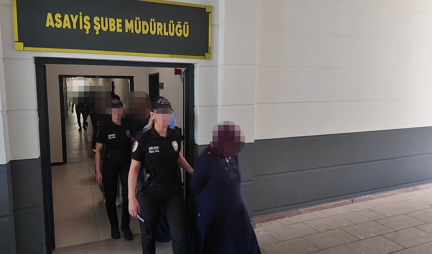 Fuhuş çetesine yapılan operasyonda 18 kadın kurtarıldı