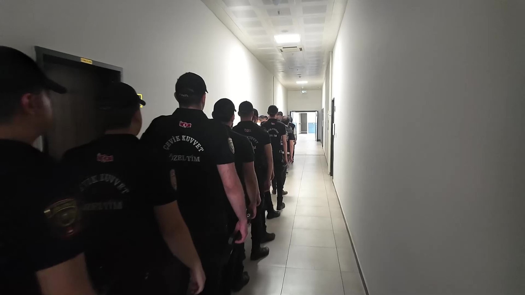 Fuhuş çetesine yapılan operasyonda 18 kadın kurtarıldı: 14 tutuklama
