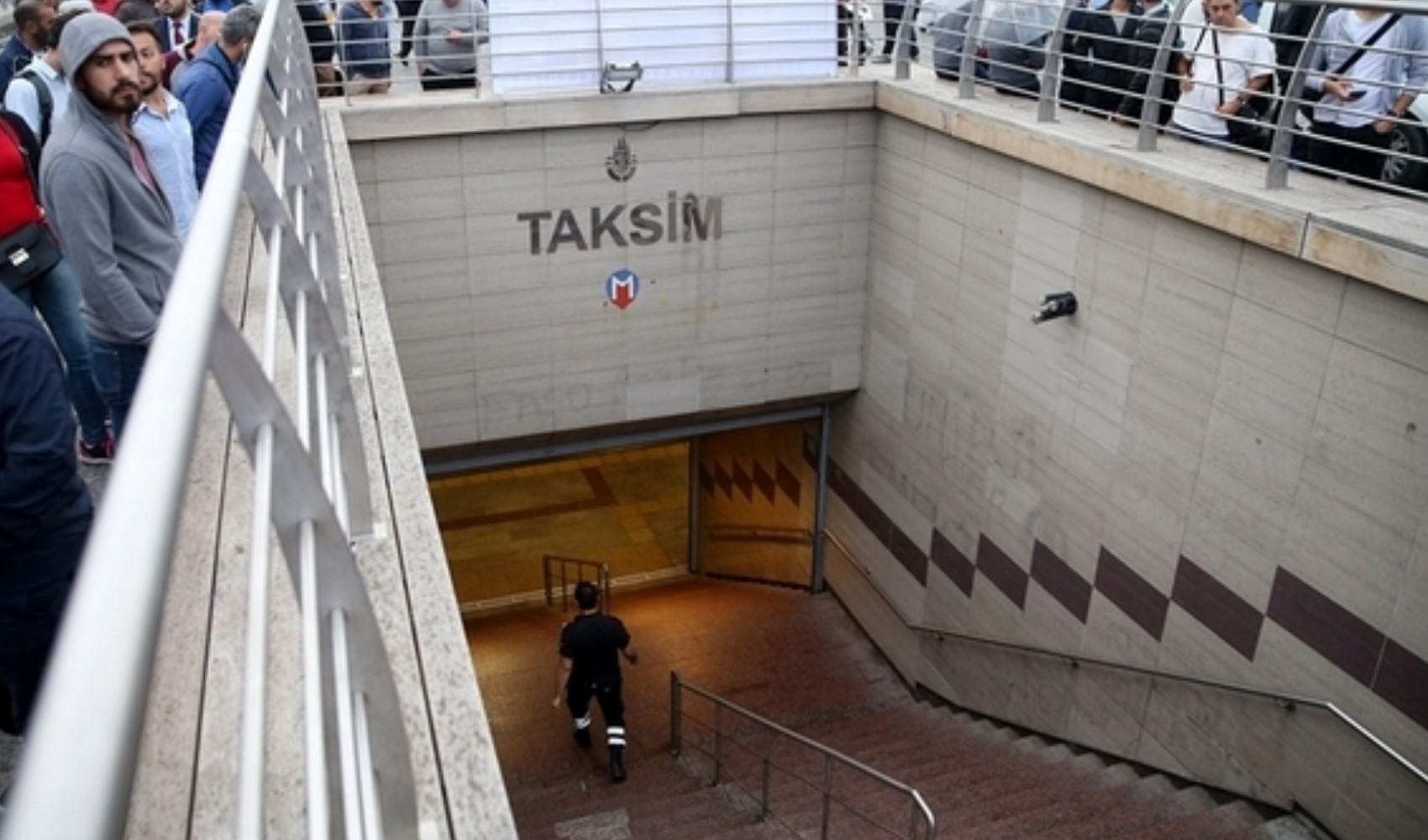 Taksim Metro İstasyonu ve F1 Hattı kapatıldı