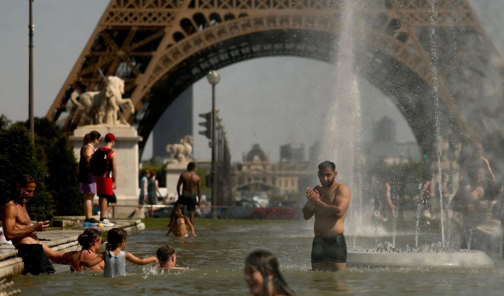 Paris'te aşırı sıcak felaketi: Bir günde 109 can kaybı