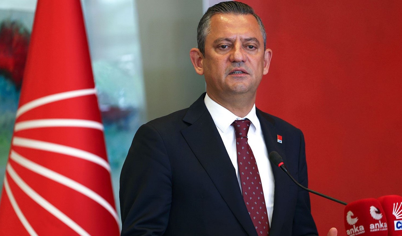 Özgür Özel'den gündeme oturan transfer iddiasına açıklama!
