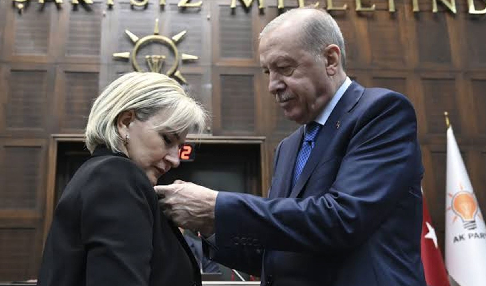 AKP'ye geçen Nimet Özdemir'in diplomasıyla ilgili dikkat çeken ayrıntı: YÖK'te denkliği yok