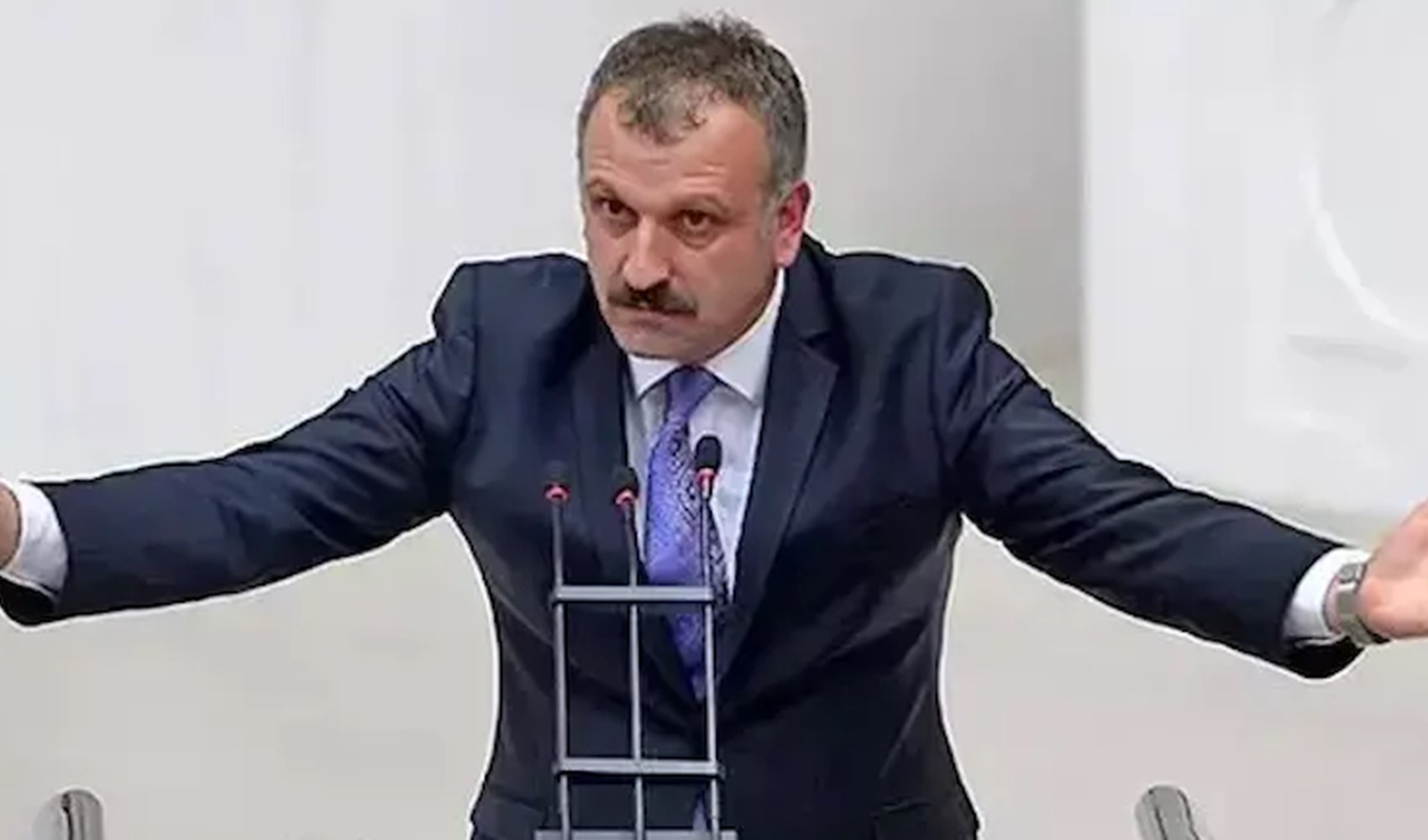 Başdanışman Saral'dan 'LGBTİ+'ları ülke gündeminden çıkarmanın vakti' paylaşımı