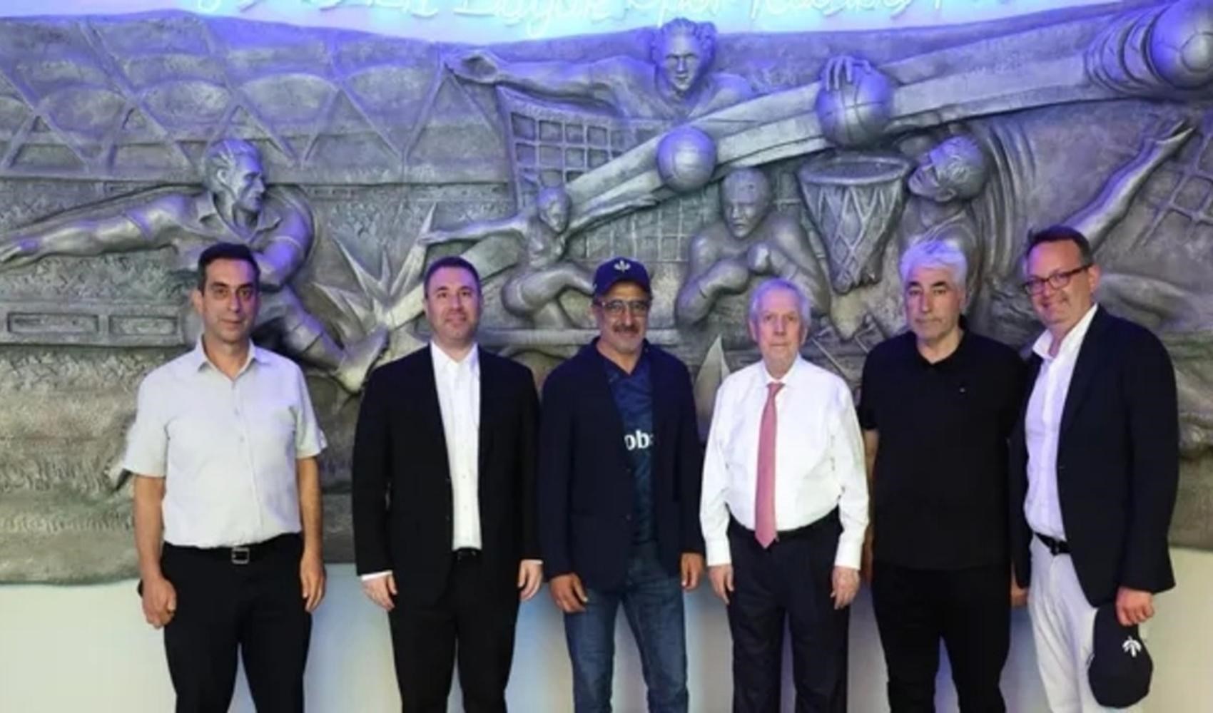 Chobani CEO’su Hamdi Ulukaya, Fenerbahçe Başkanı Aziz Yıldırım’ı kulüp binasında ziyaret etti