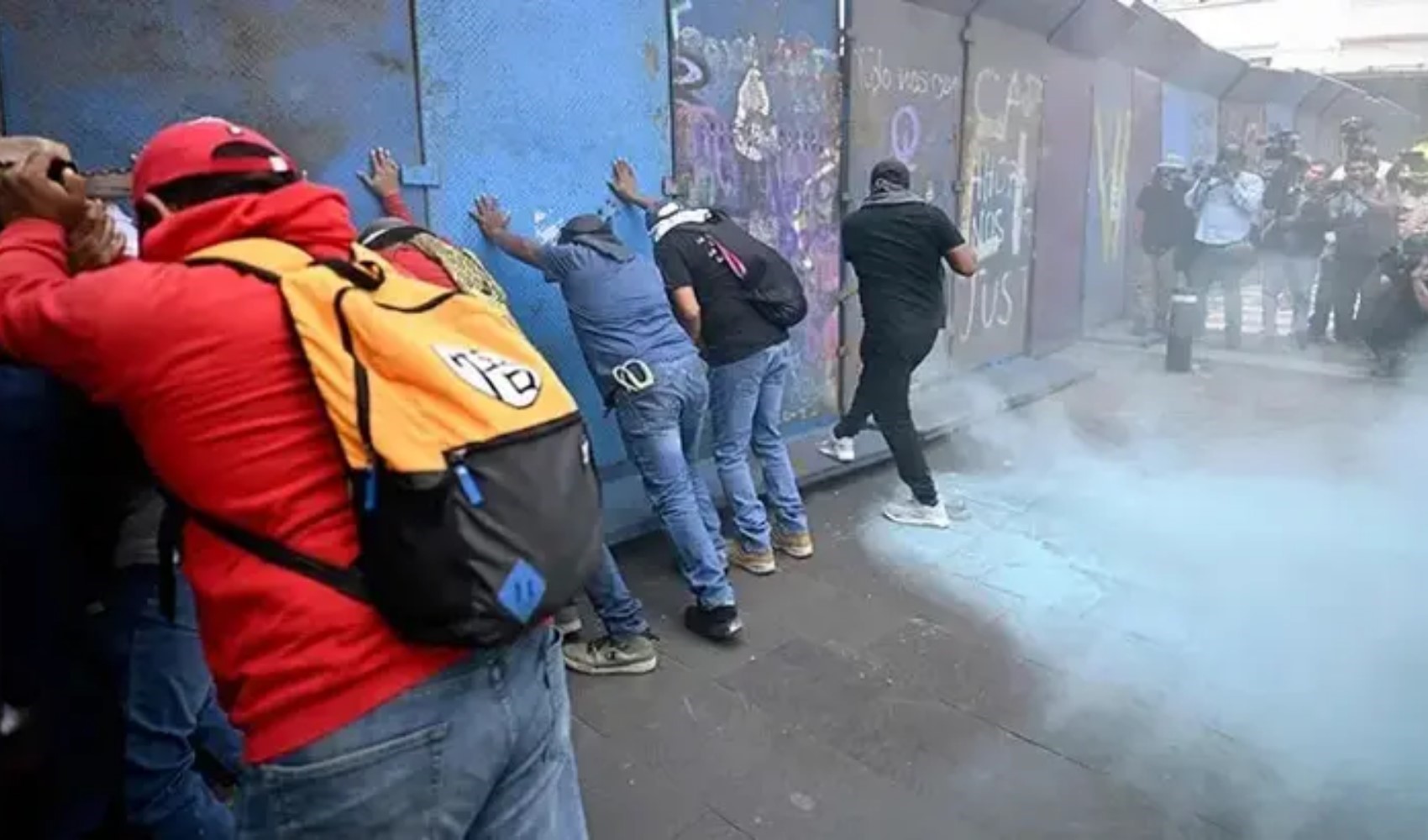 Meksika'da Dünya Kupası öncesi öğretmen grevi: 'Çözüm yoksa top dönmeyecek'