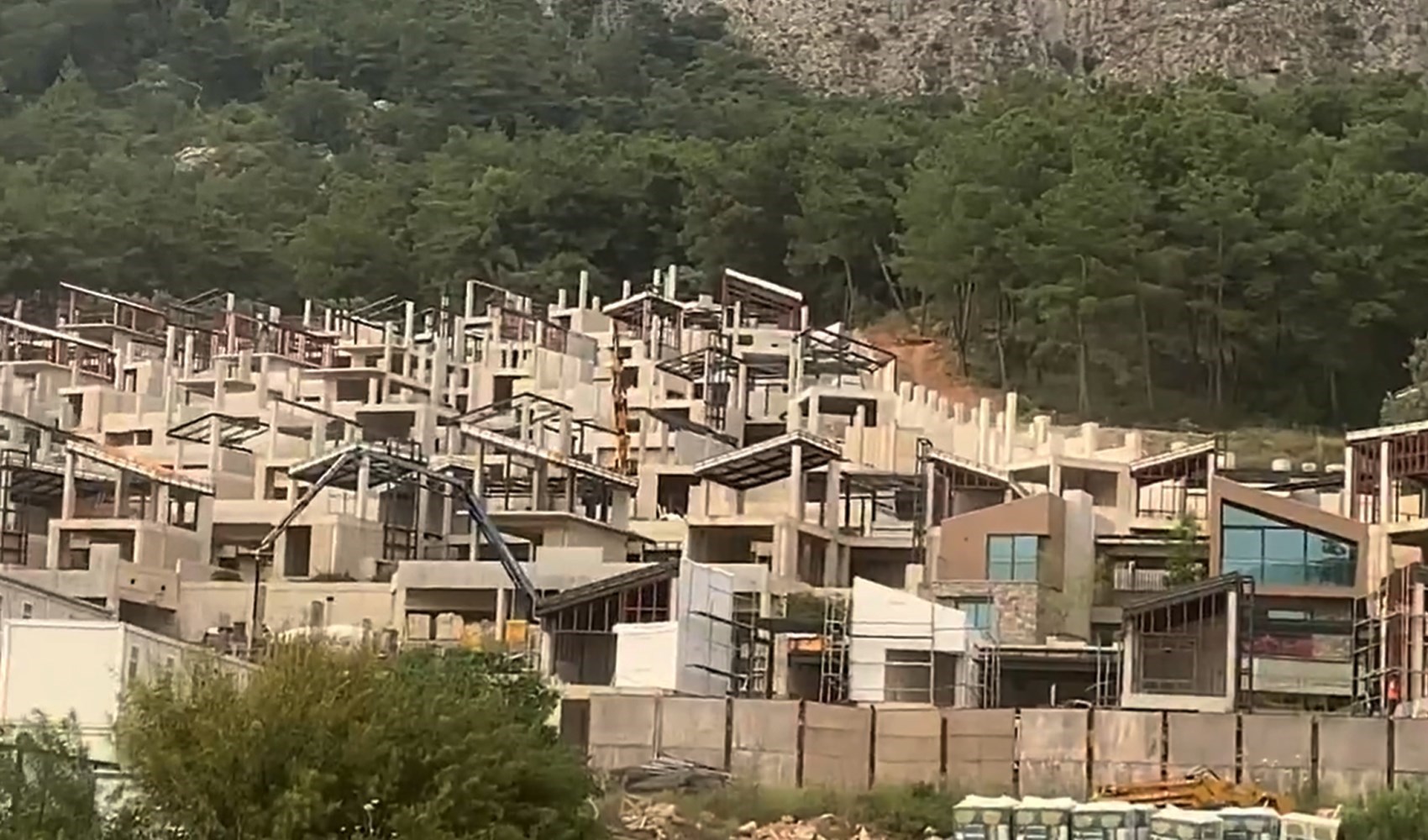 Göcek'te 'betonlaşma' alarmı: Kıyının 'Kaşıkçı Elması' ranta boğuluyor