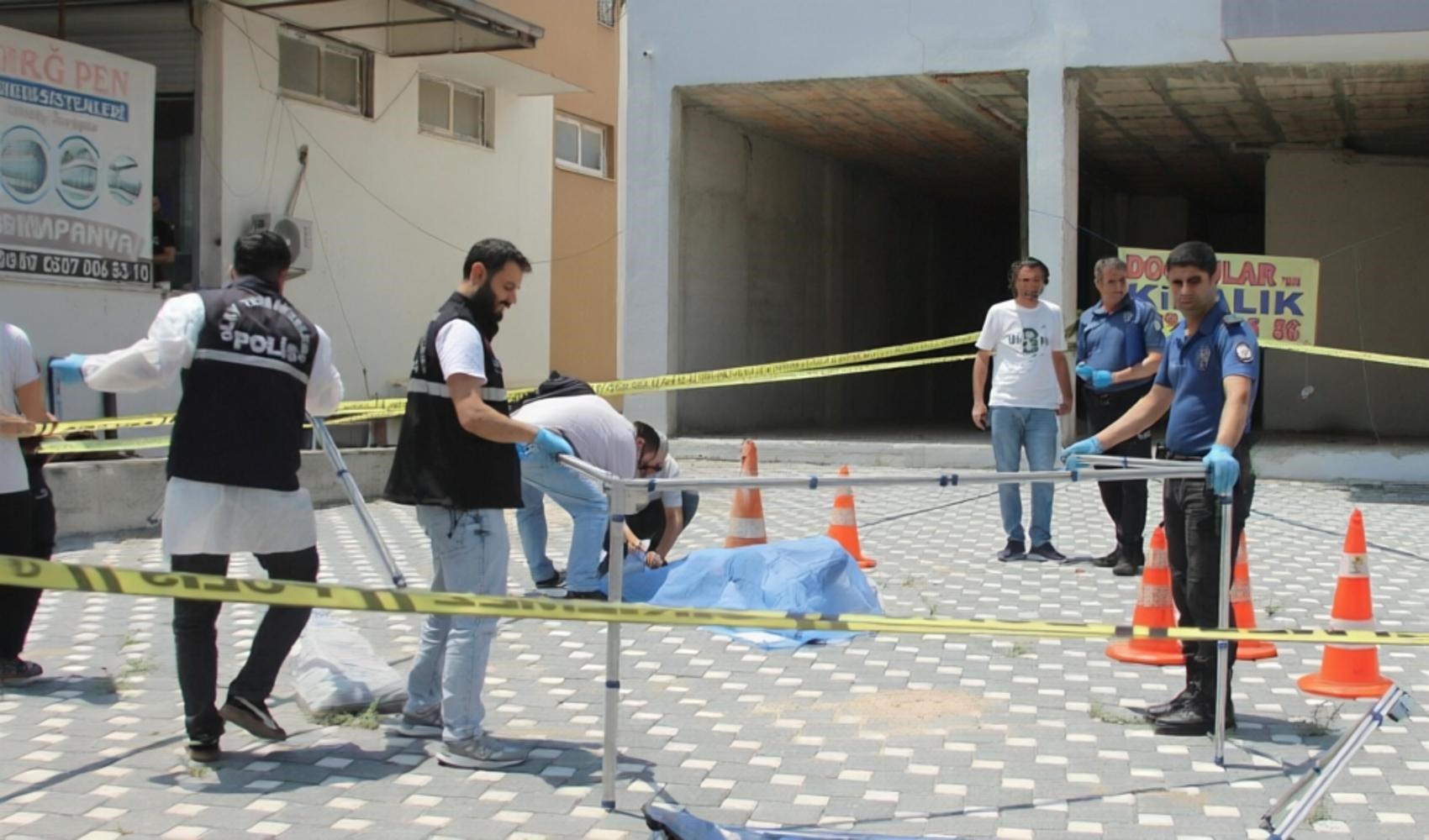 Emekli polis, bıçakla saldıran oğlunu öldürdü