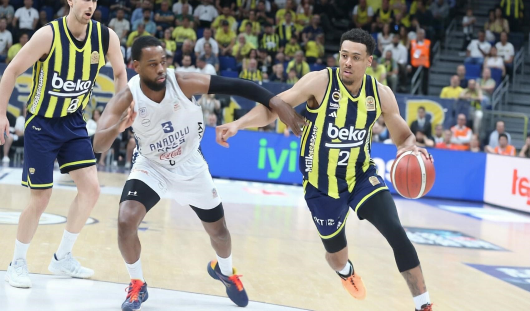 Fenerbahçe Beko, 15 sayı geriden gelerek Anadolu Efes'i mağlup etti