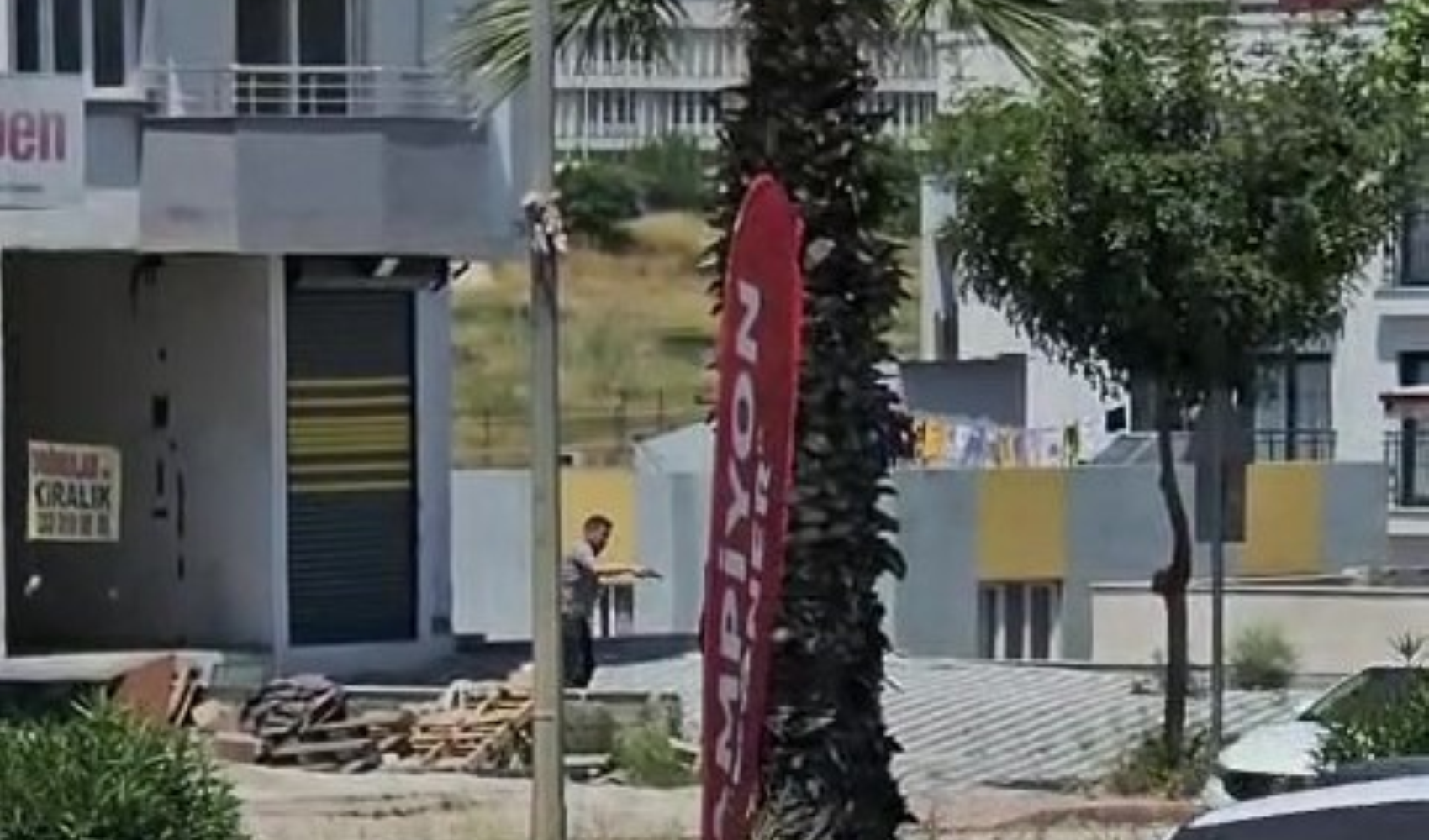 Babasına döner bıçağıyla saldırmıştı: Adana'da emekli polisin oğlunu vurduğu anların görüntüsü ortaya çıktı