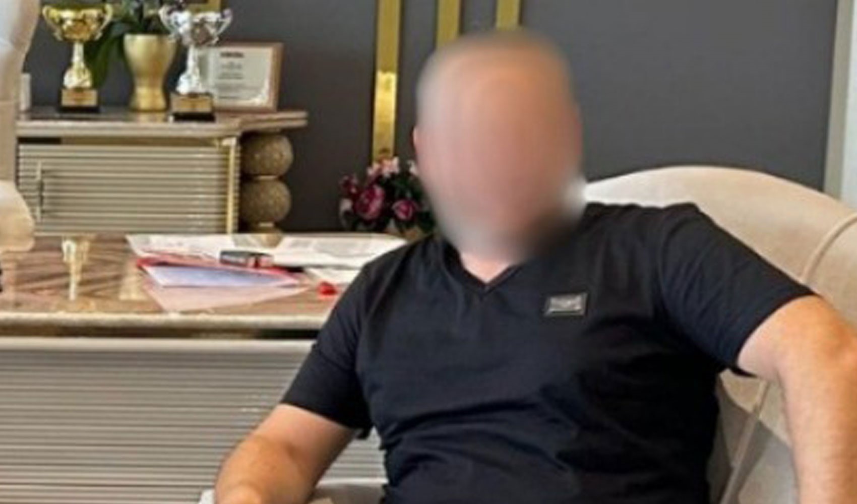İş yerinin çaycısını dolandıran müdür yurt dışına kaçtı