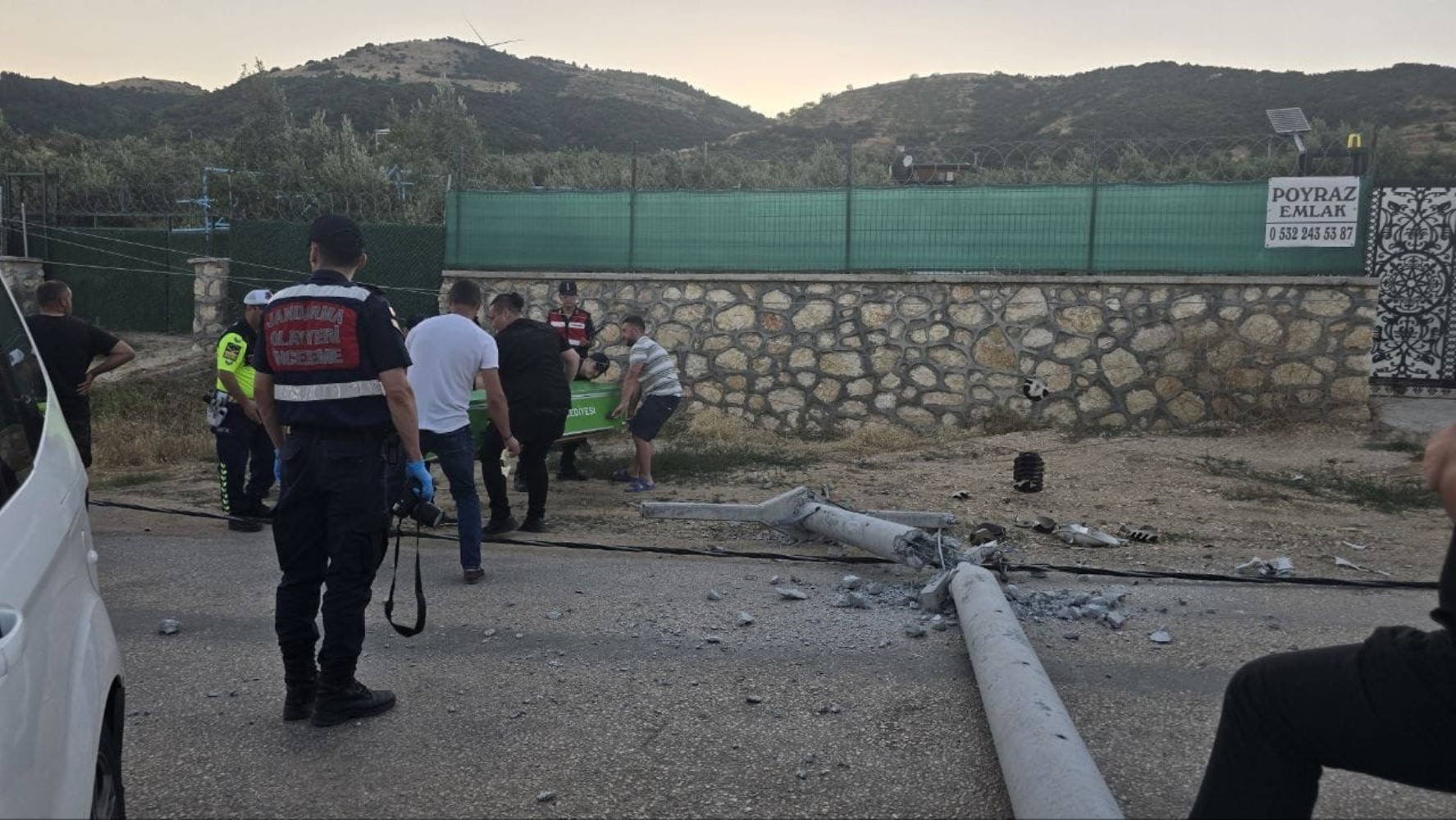 Kazayı görüp yardıma koşan genç akıma kapılarak hayatını kaybetti