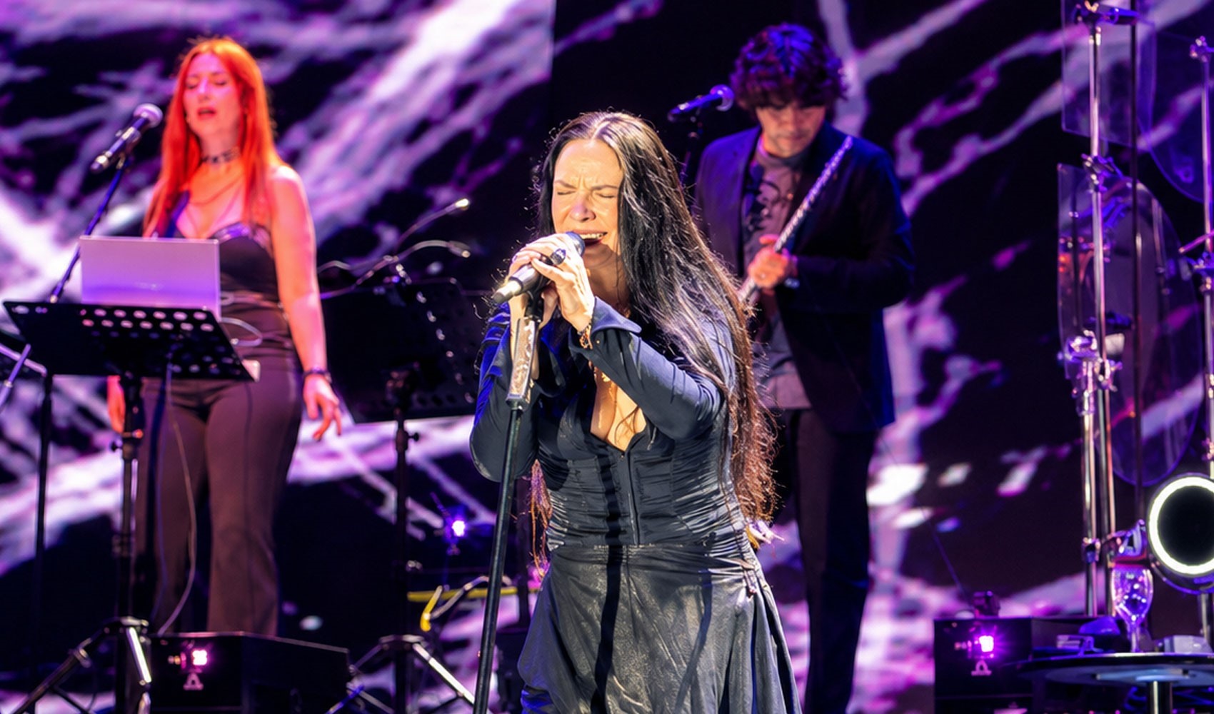 6 yıl sonra döndü: Şebnem Ferah konserinde yıldızlar geçidi