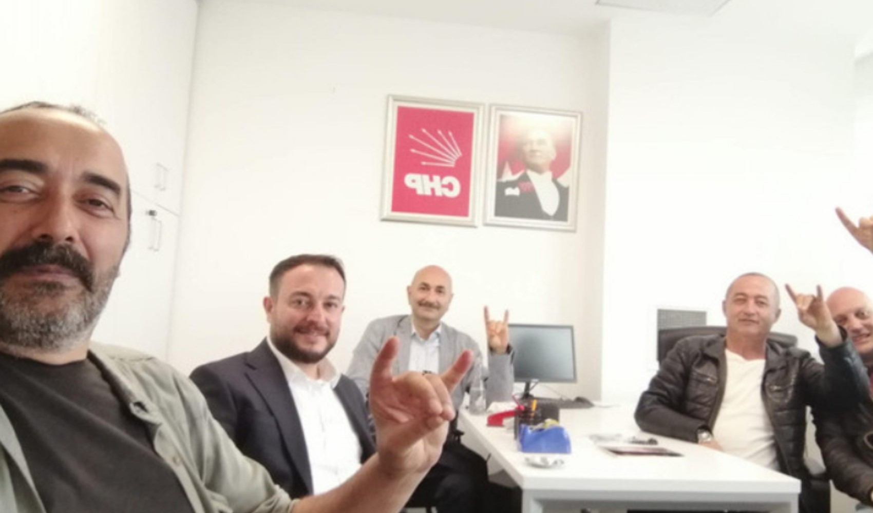 CHP Genel Merkezi'nde tartışma yaratan kare