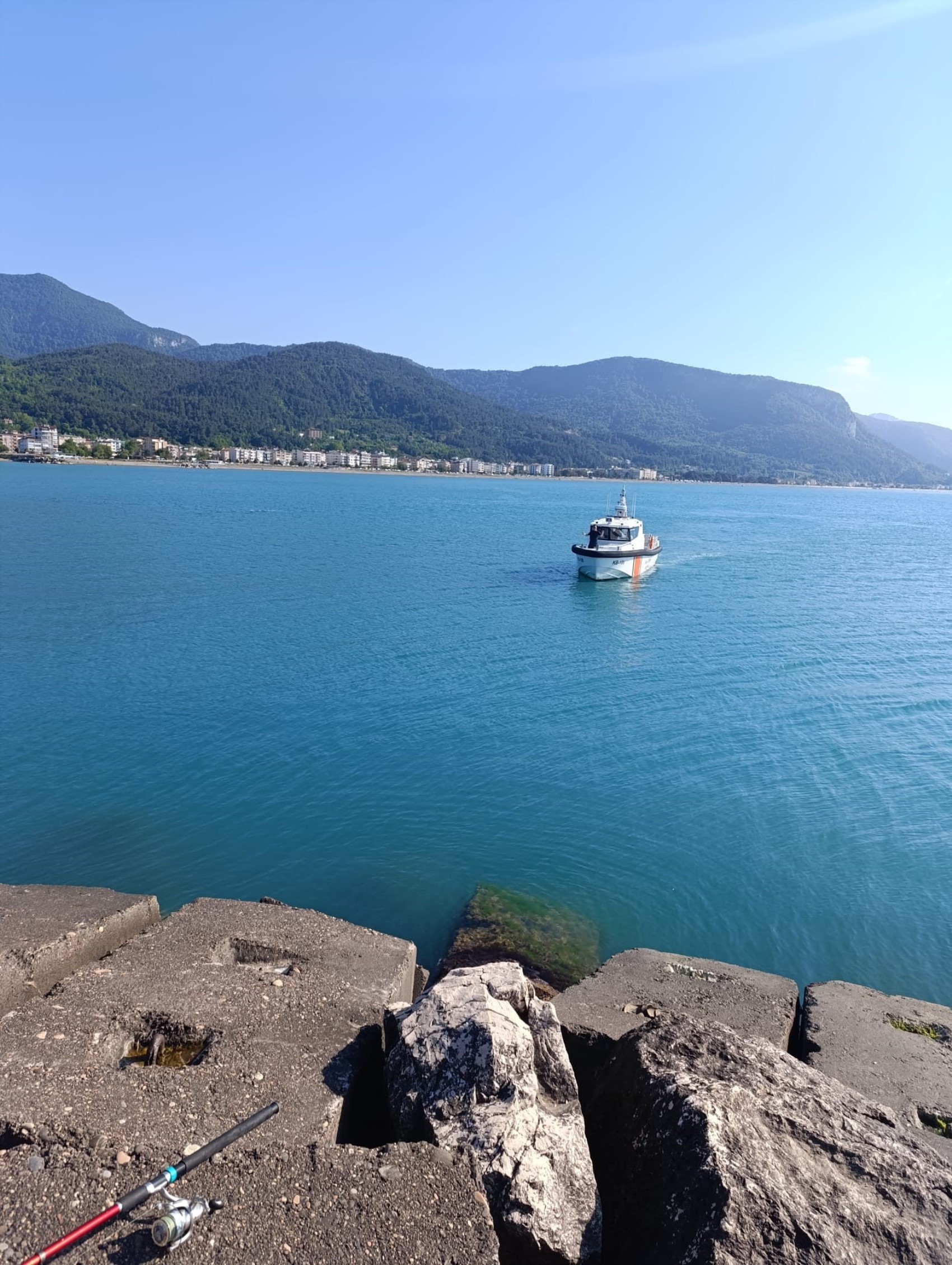 Deniz 10 dakika boyunca kabarınca vatandaşlar panik yaşadı