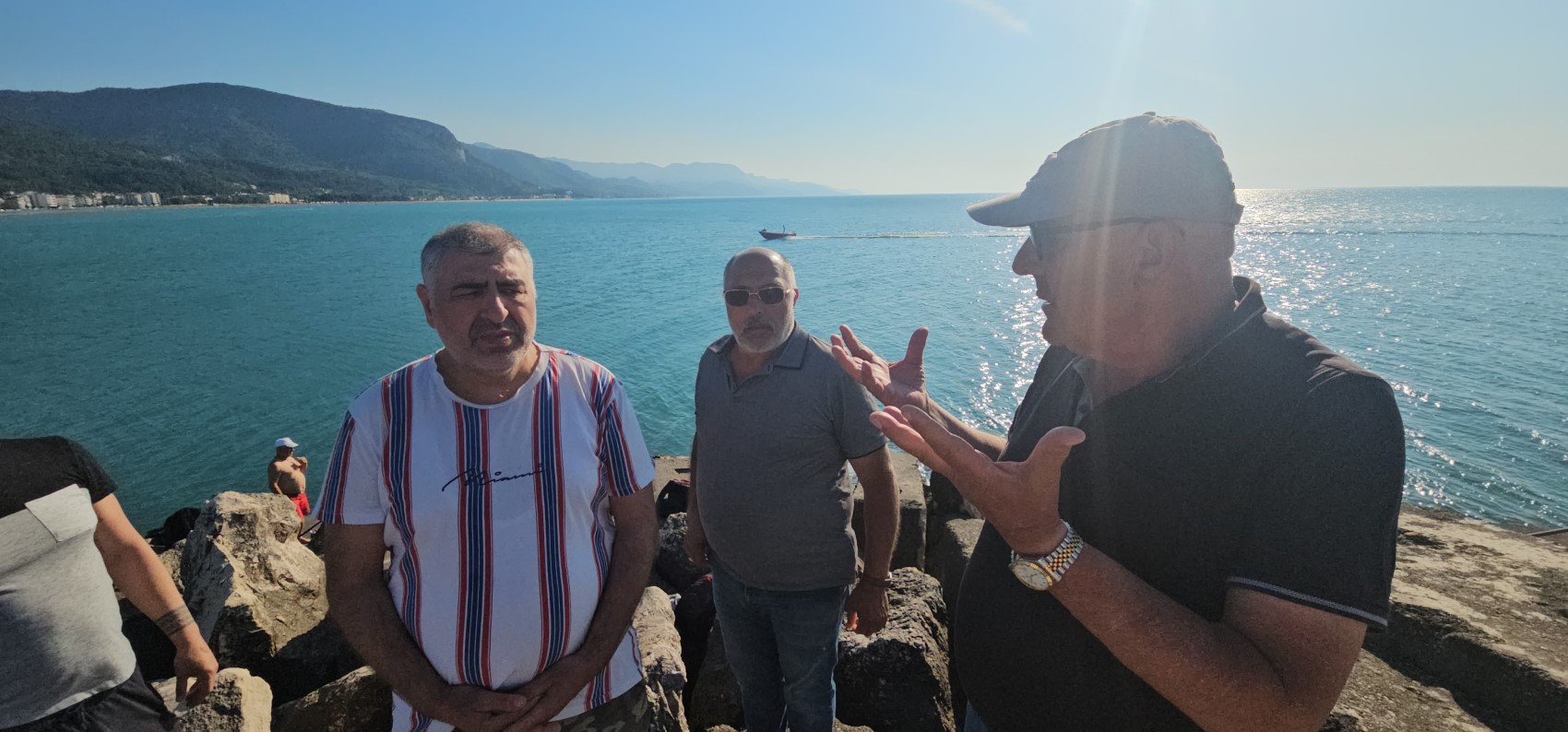 Deniz 10 dakika boyunca kabarınca vatandaşlar panik yaşadı