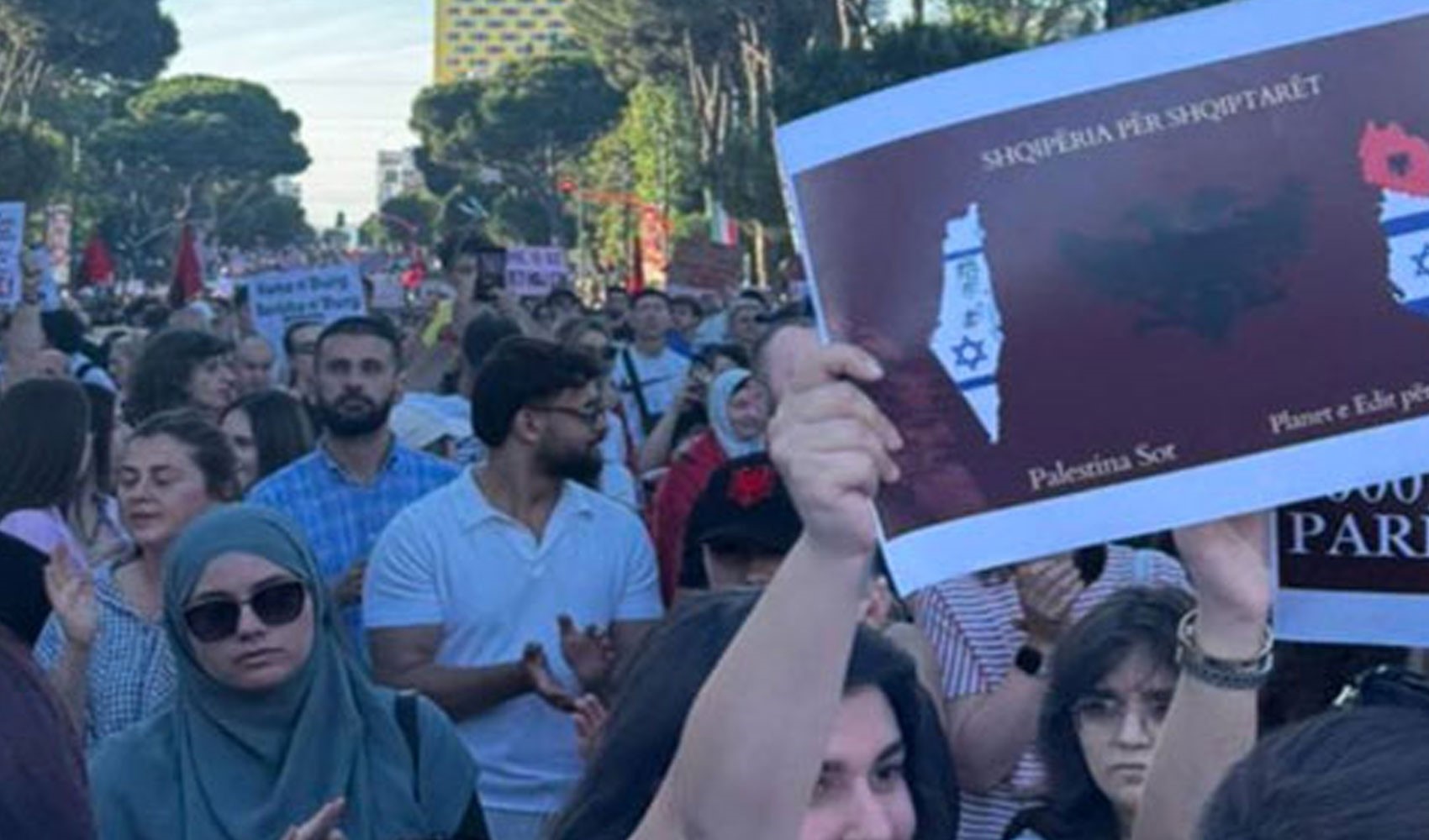 Arnavutluk’ta neler oluyor?