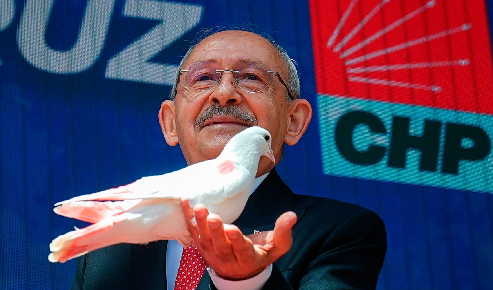 Gözler bu kez o kişiye çevrildi: Kılıçdaroğlu'na güvercin getiren ismin fotoğrafları tartışma yarattı