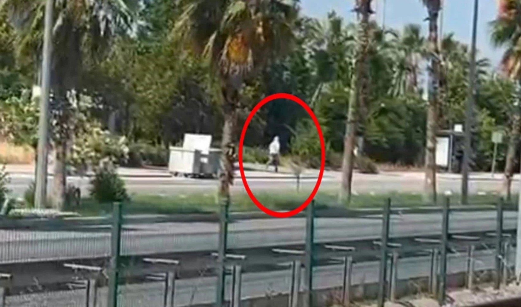 Bu kez hedef Antalya'daki Otokoç galerisi oldu