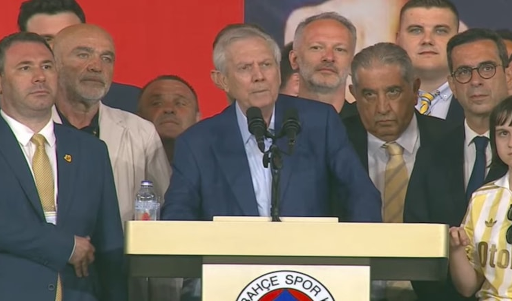 Aziz Yıldırım’dan taraftara transfer vaadi