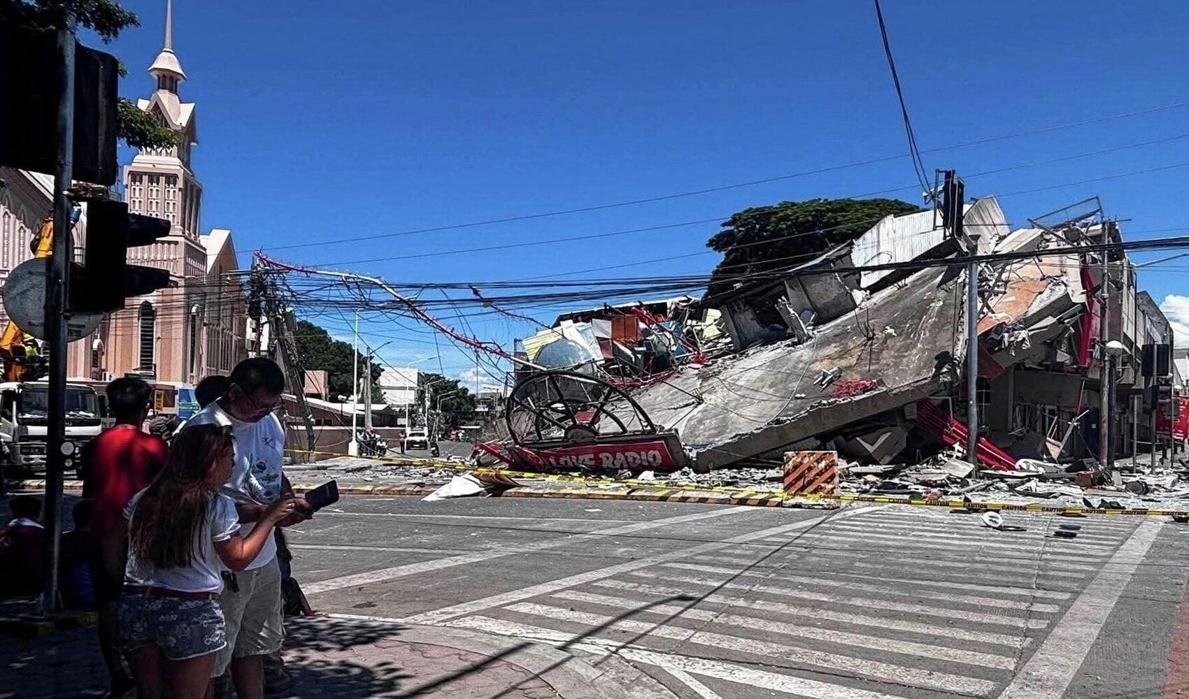 Filipinler'de 7,8'lik depremden sonra tsunami alarmı!