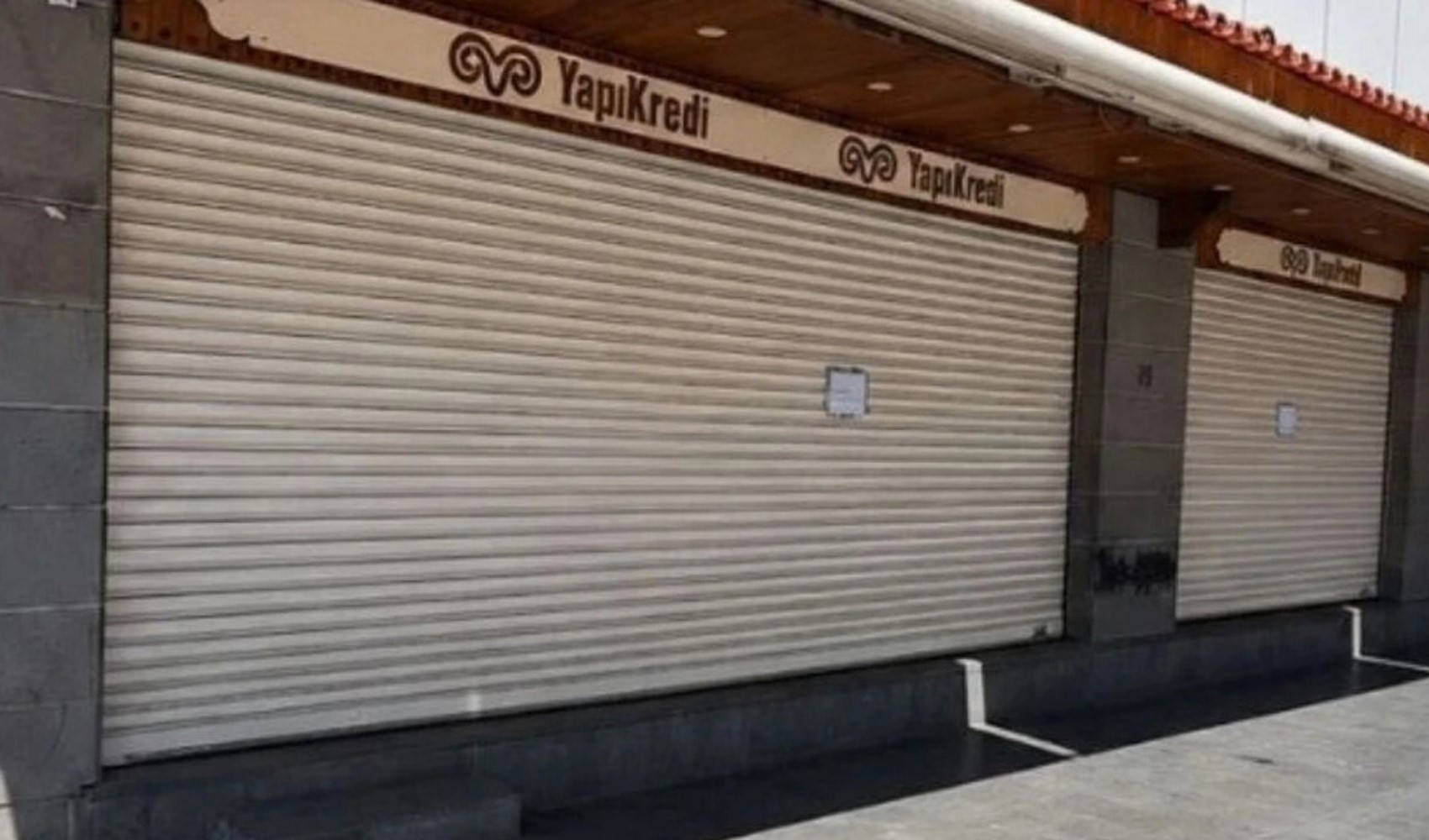 Diyarbakır Yapı Kredi şubesine silahlı saldırı: 'Kepenkler kurşunlandı'