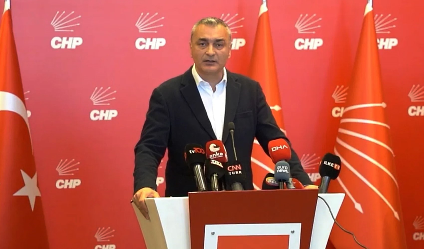 CHP'de grup toplantısı krizi: Kılıçdaroğlu'nun sözcüsünden Özgür Özel'e yanıt gecikmedi