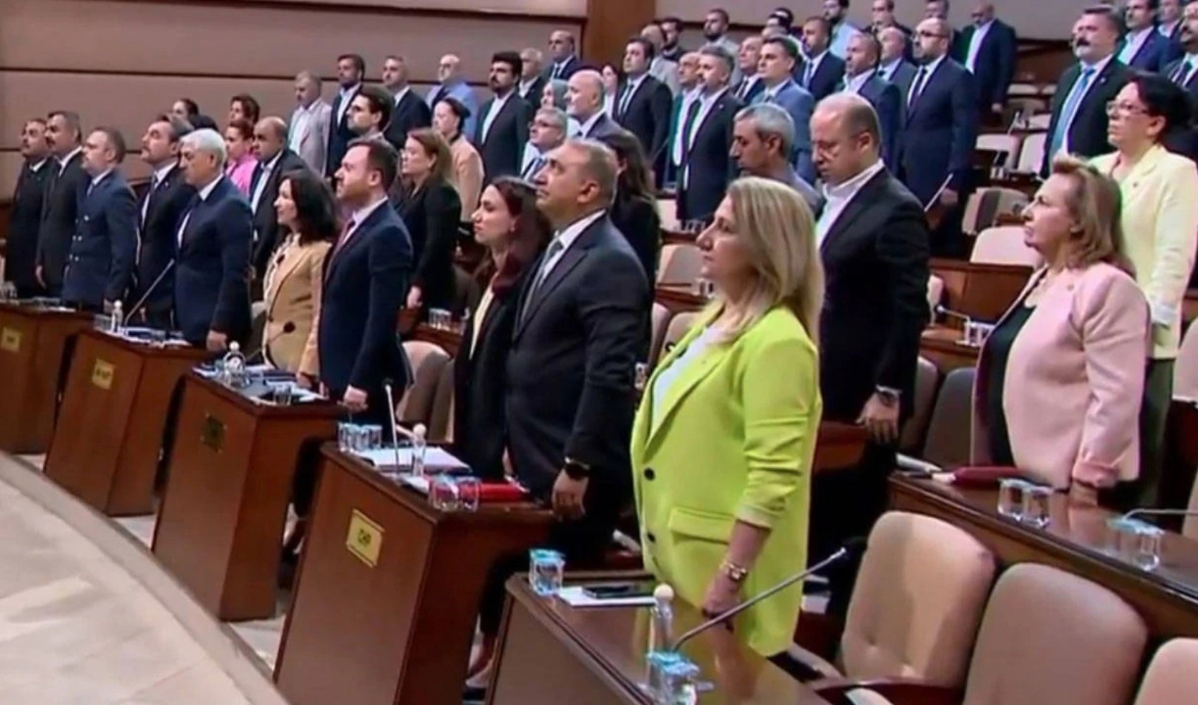 İBB Meclisi'nde saygı duruşu: ABD ve İsrail saldırılarında ölen siviller için