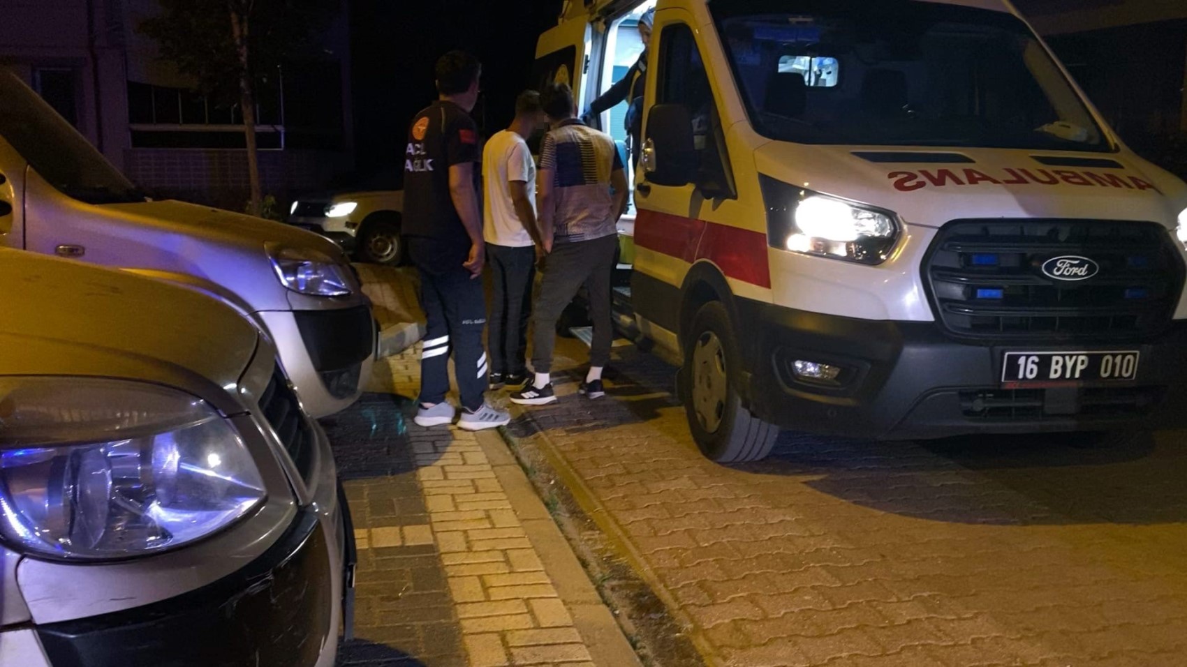 Parktaki gençlere pompalı tüfekle saldırdı: 10 yaralı