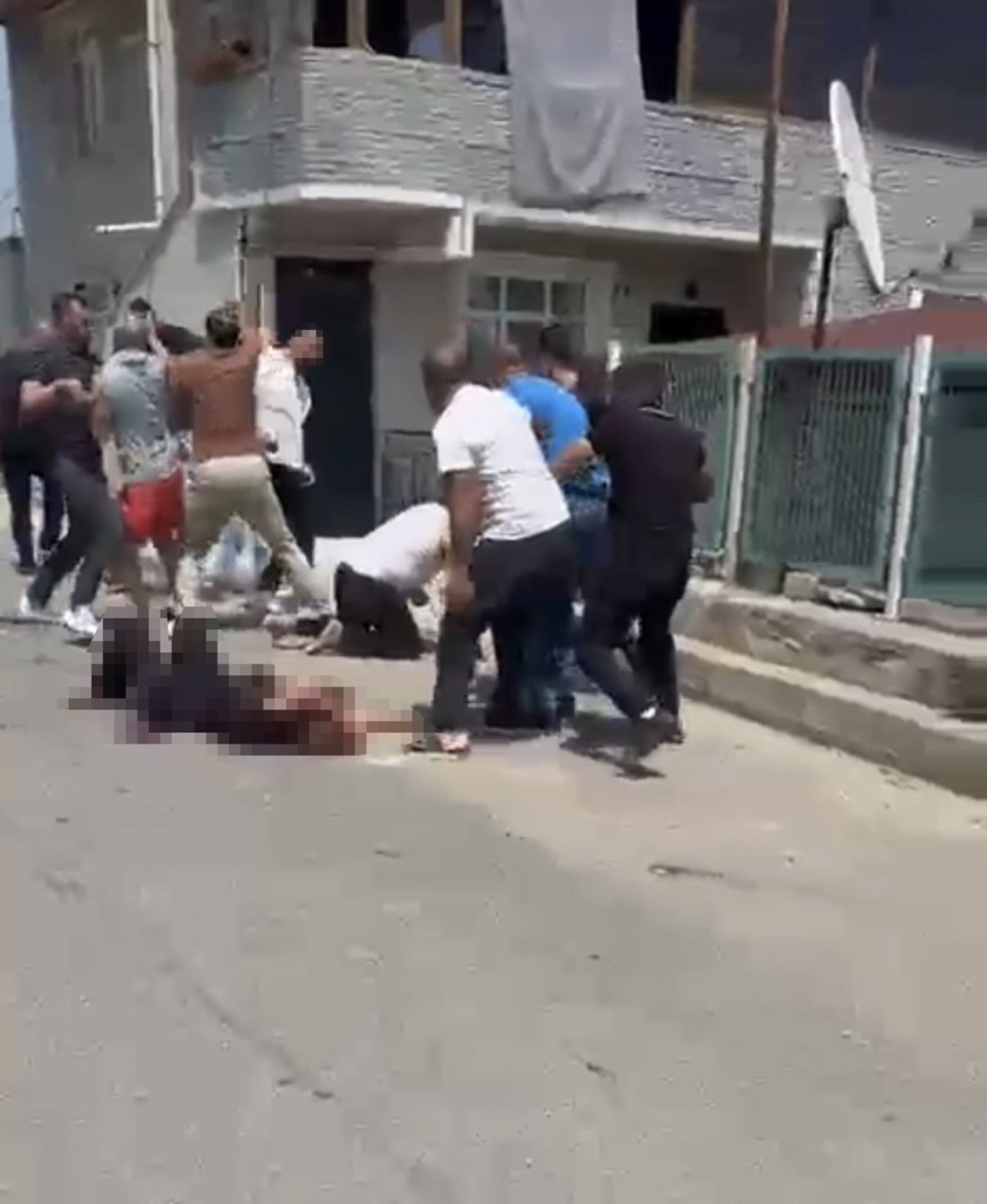 Sokak ortasında beş çocuk annesi eşini öldüren kocanın ifadesi: Çocuğumla göz göze gelince durdum