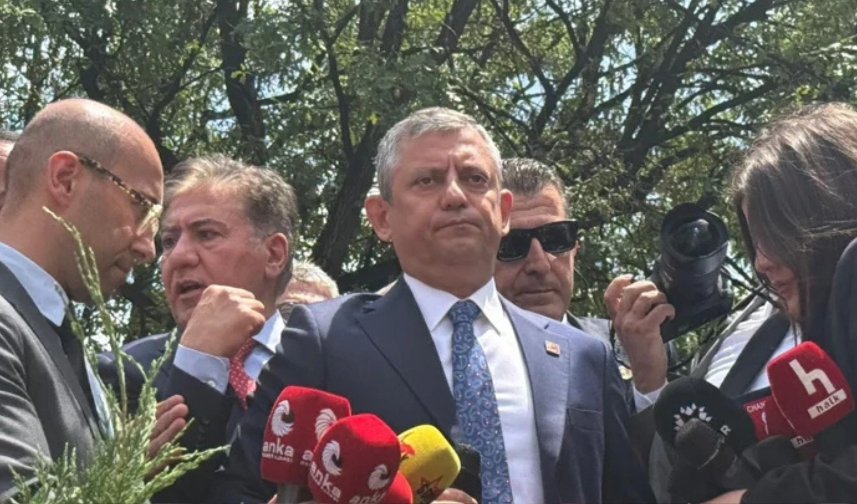 CHP lideri Özgür Özel Dikmen Kapısı önünden seslendi: 'Darbe girişimini püskürttünüz'