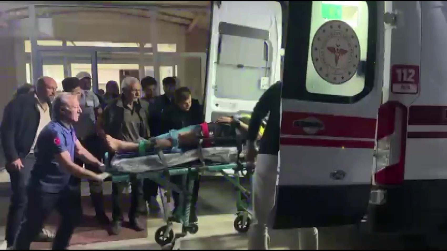 Traktörün römorkuna çarpan Mercedes hurda yığınına döndü