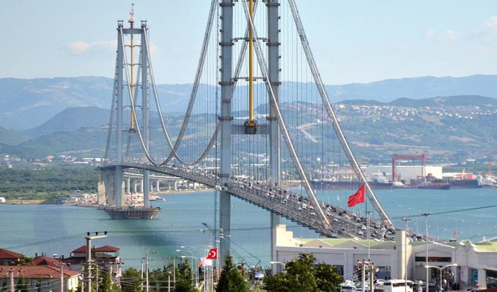 Otoyol ve köprü geçiş ücretlerine zam yapıldı