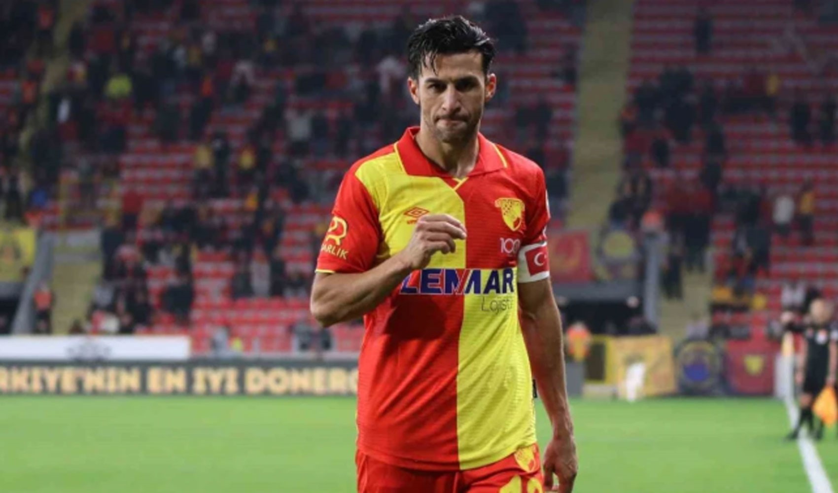 İsmail Köybaşı futbolculuk kariyerini noktaladı