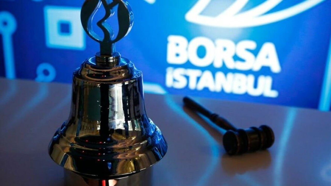 Borsa İstanbul gongu ve arka planda Borsa İstanbul yazısı.