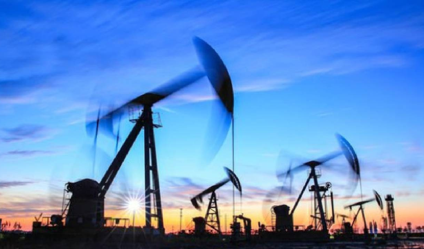 Çalışan petrol pompaları