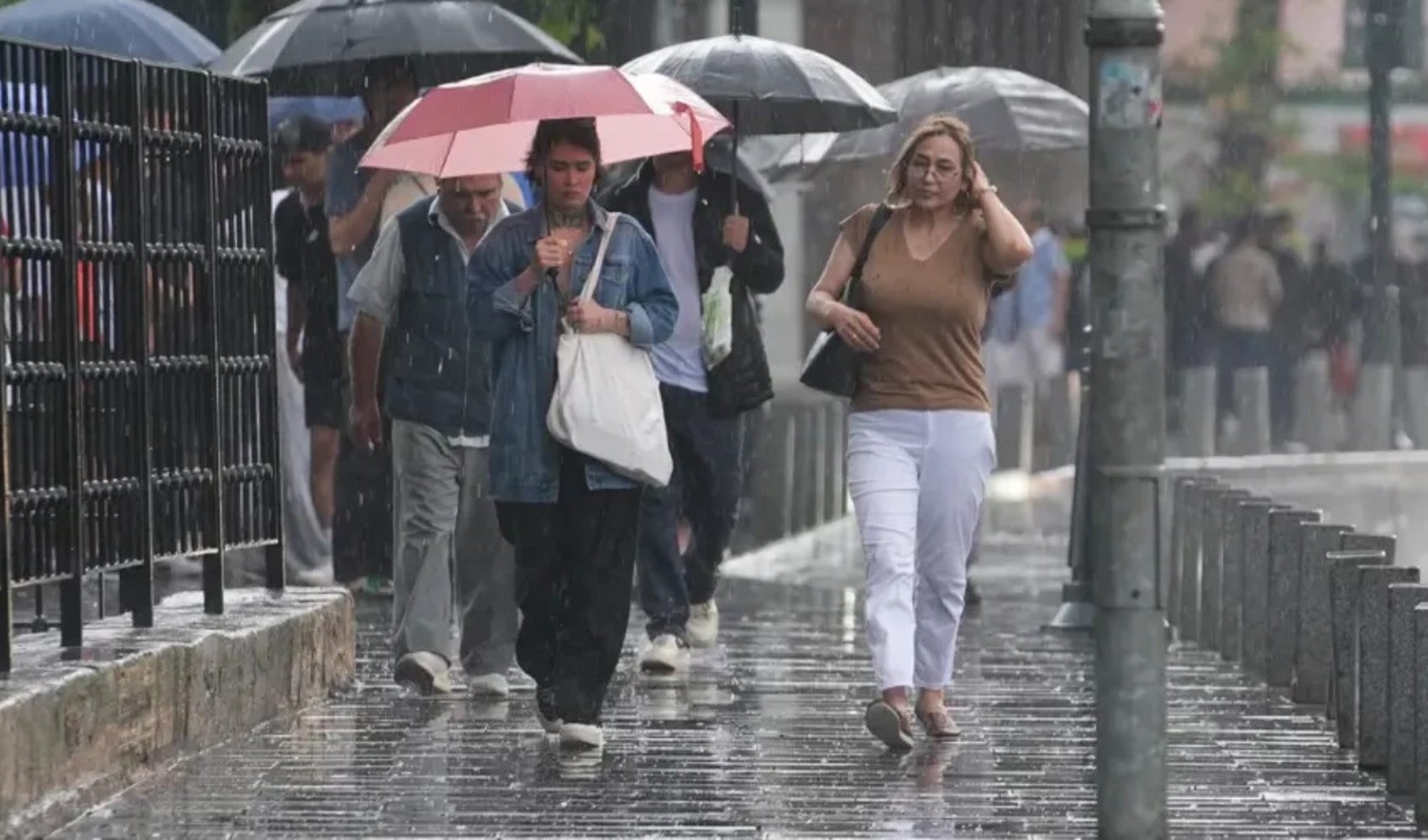 Birçok kent için şiddetli yağış uyarısı: Hangi bölgeler risk altında?