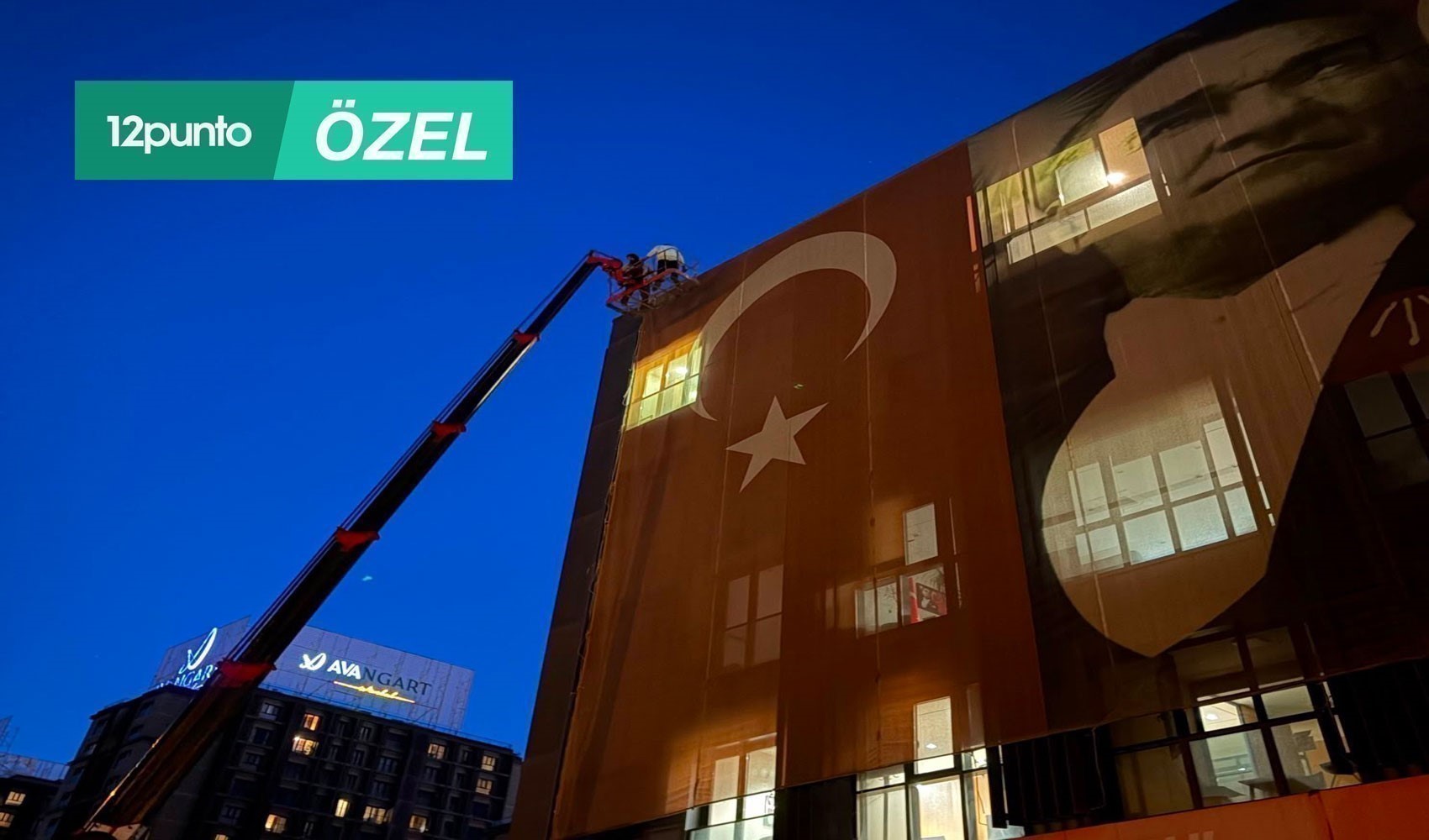 Crisi del poster in vinile presso la sede provinciale del CHP di Istanbul: si è tentato di affiggere il poster di Kılıçdaroğlu