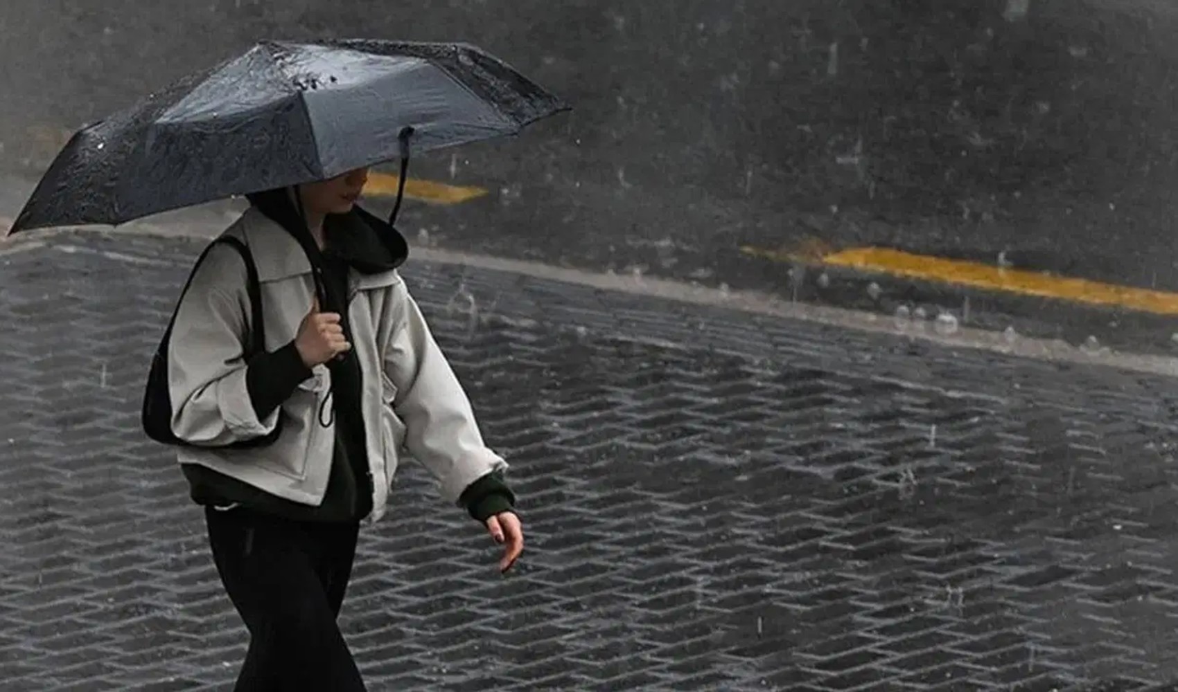 Bu kentlerde yaşayanlar dikkat! Meteoroloji'den sağanak ve gök gürültülü yağış uyarısı