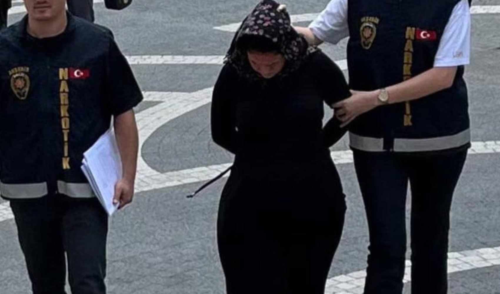 Cezaevi ziyaretinde uyuşturucu hap yakalattı: Anne tutuklandı