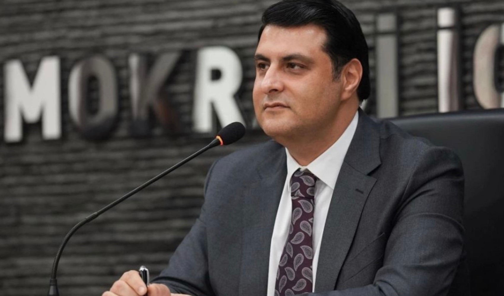 AKP'ye geçen belediye başkanının yangın alanındaki paylaşımına tepki